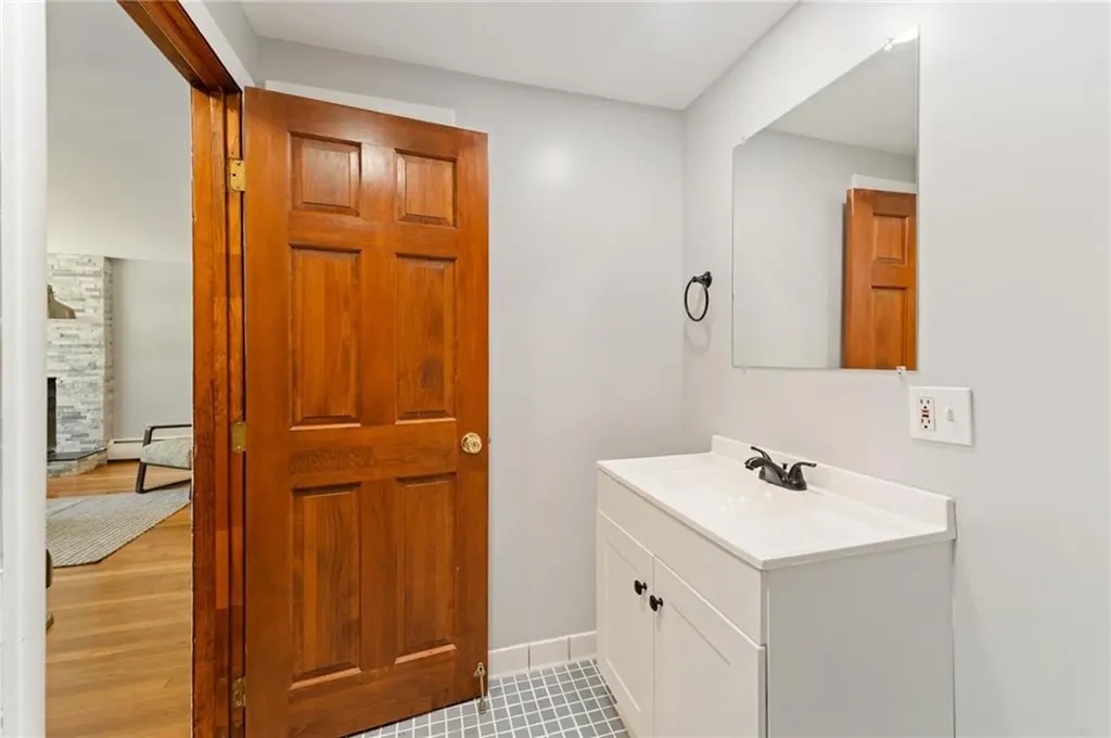 39 Damon Avenue Warwick RI 02889