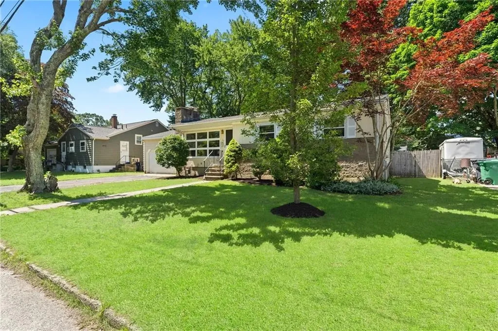 39 Damon Avenue Warwick RI 02889
