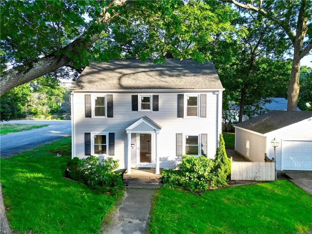 52 Warwick Lake Avenue Warwick RI 02889