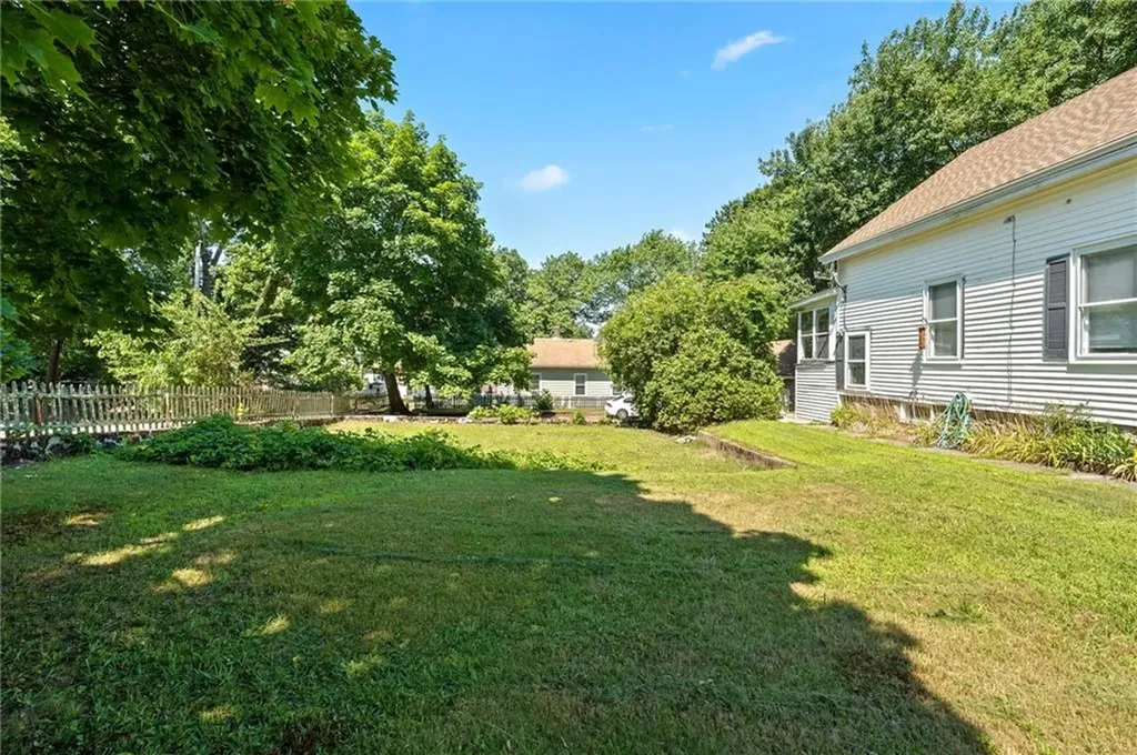 323 Maple Street Woonsocket RI 02895