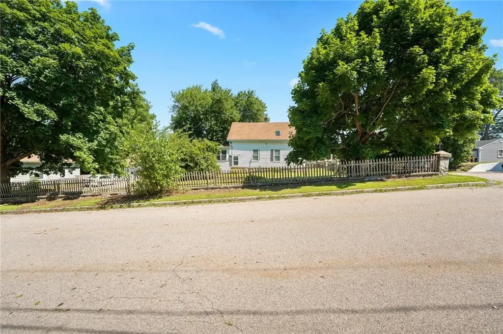 323 Maple Street Woonsocket RI 02895