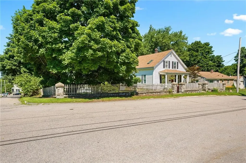 323 Maple Street Woonsocket RI 02895
