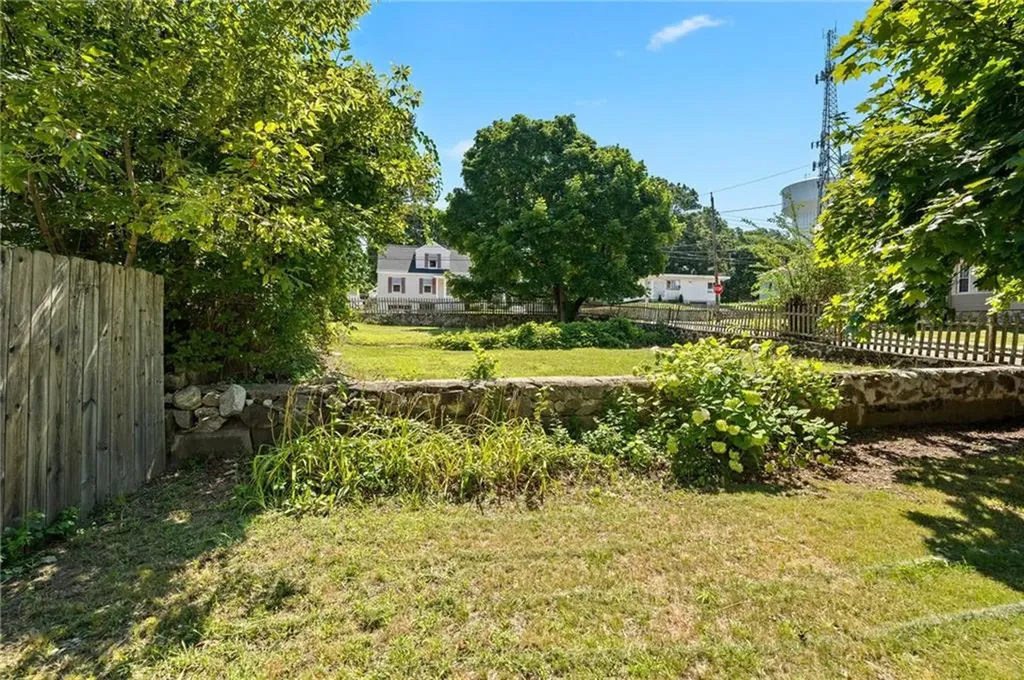 323 Maple Street Woonsocket RI 02895