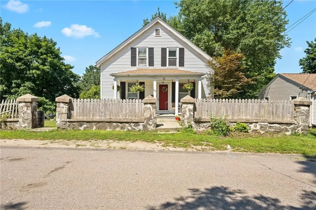 323 Maple Street Woonsocket RI 02895