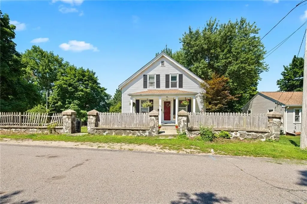 323 Maple Street Woonsocket RI 02895