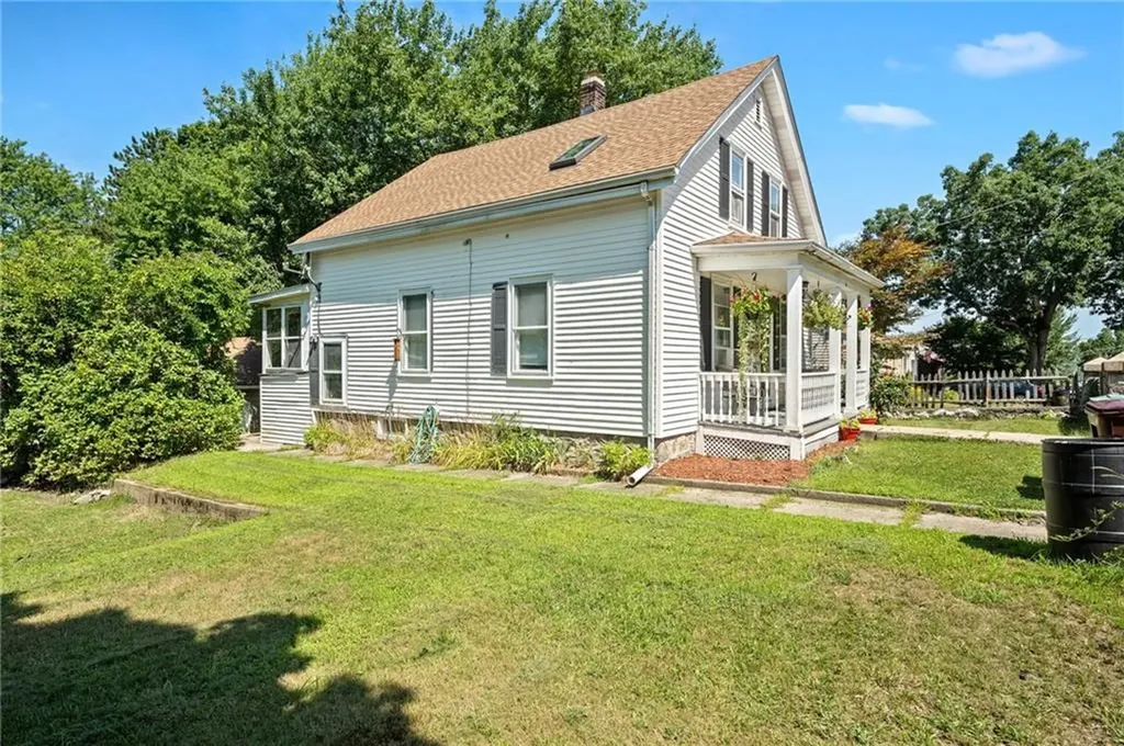 323 Maple Street Woonsocket RI 02895