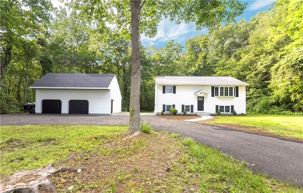389 Central Pike Scituate RI 02857