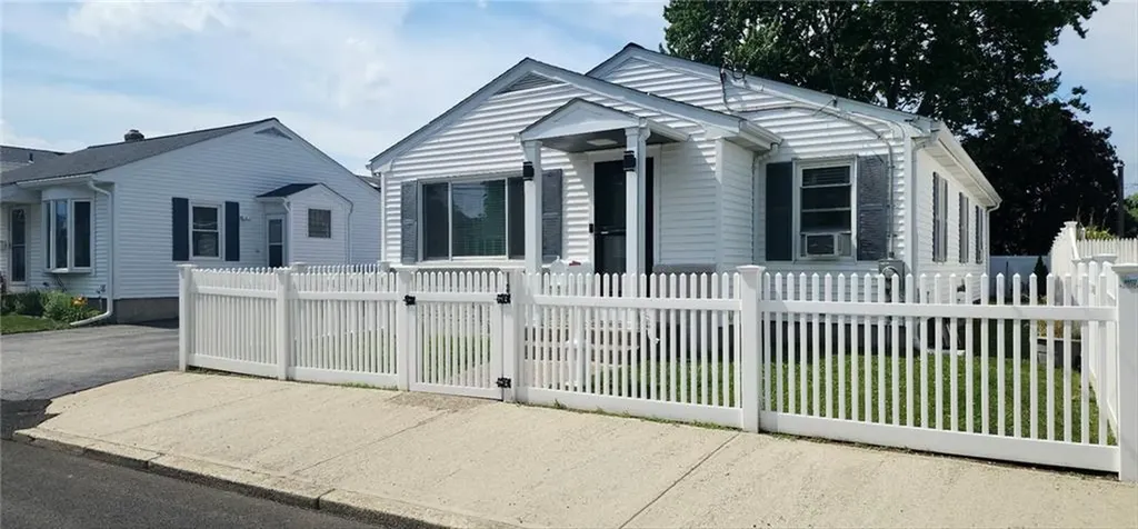 18 Dawson Street Pawtucket RI 02861