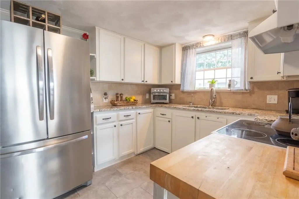 243 Namquid Drive Warwick RI 02888