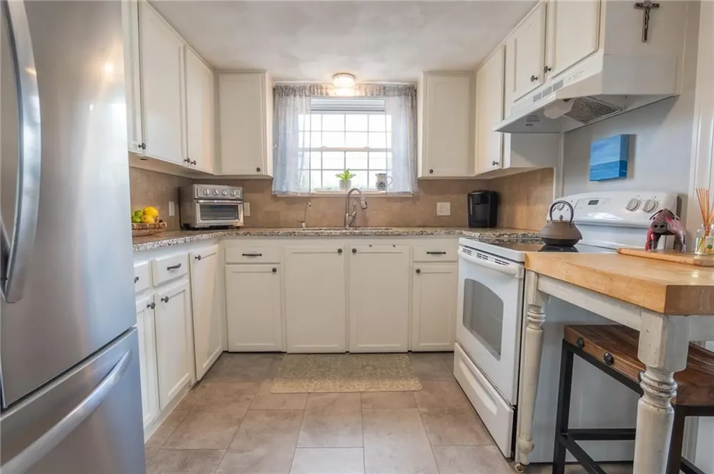 243 Namquid Drive Warwick RI 02888