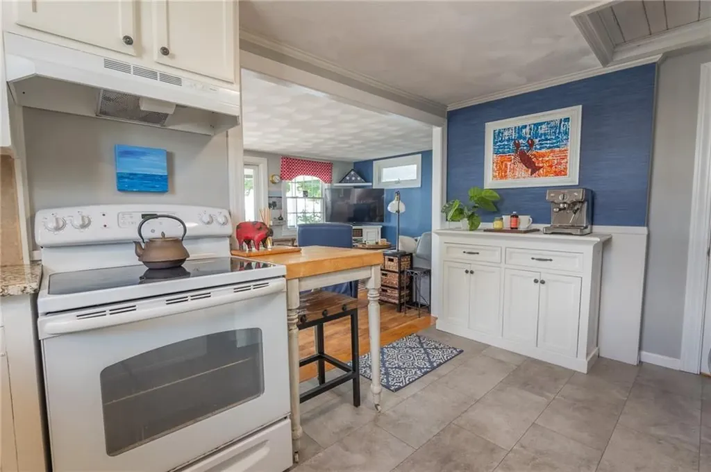 243 Namquid Drive Warwick RI 02888