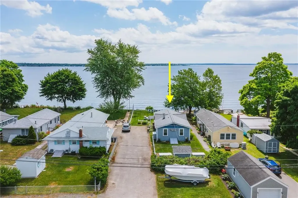 243 Namquid Drive Warwick RI 02888