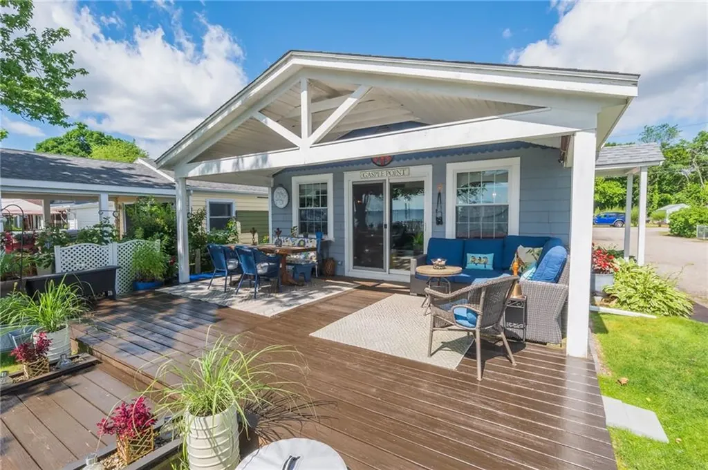 243 Namquid Drive Warwick RI 02888