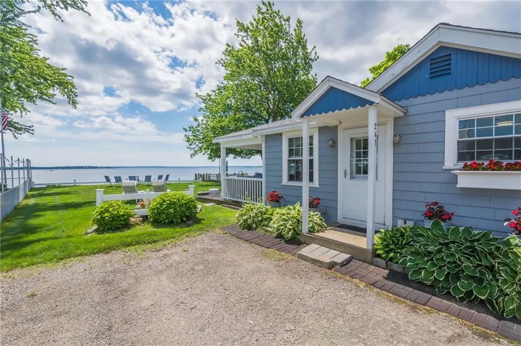 243 Namquid Drive Warwick RI 02888