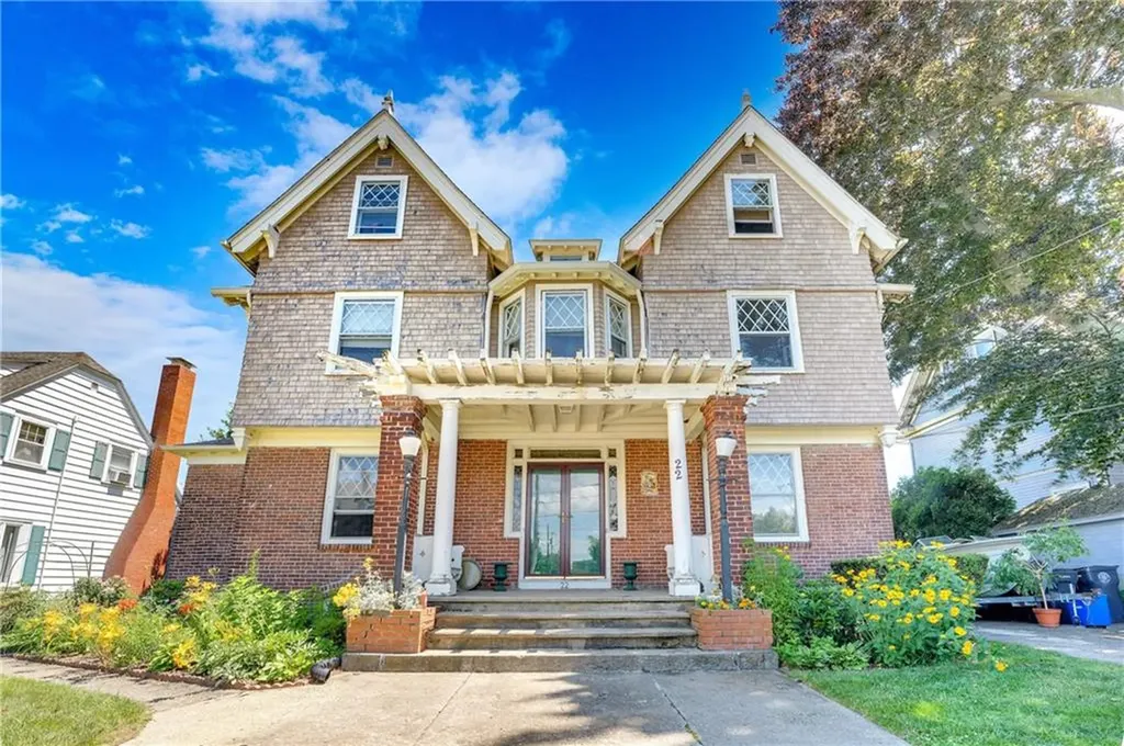 22 Selkirk Road Cranston RI 02905