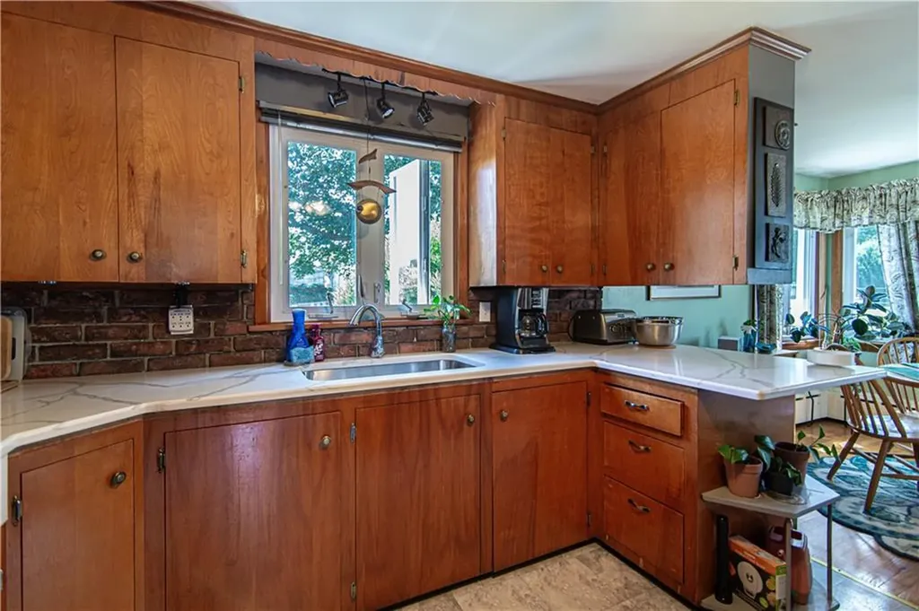 153 Beardsworth Road Tiverton RI 02878