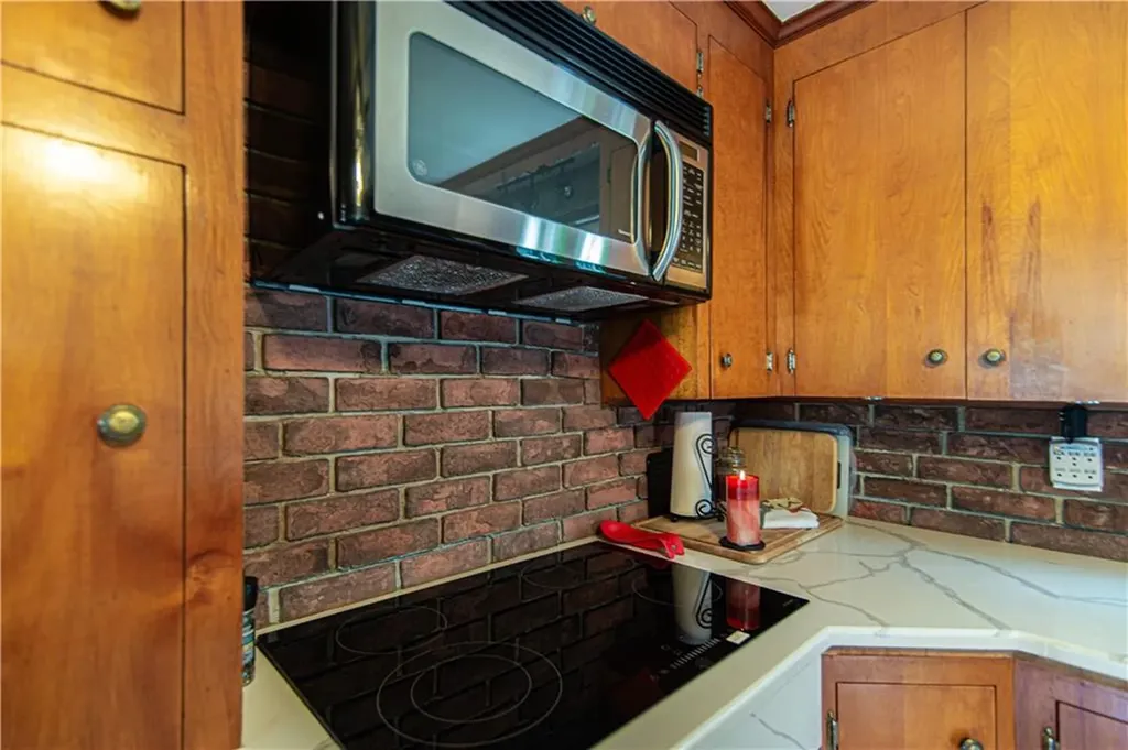 153 Beardsworth Road Tiverton RI 02878