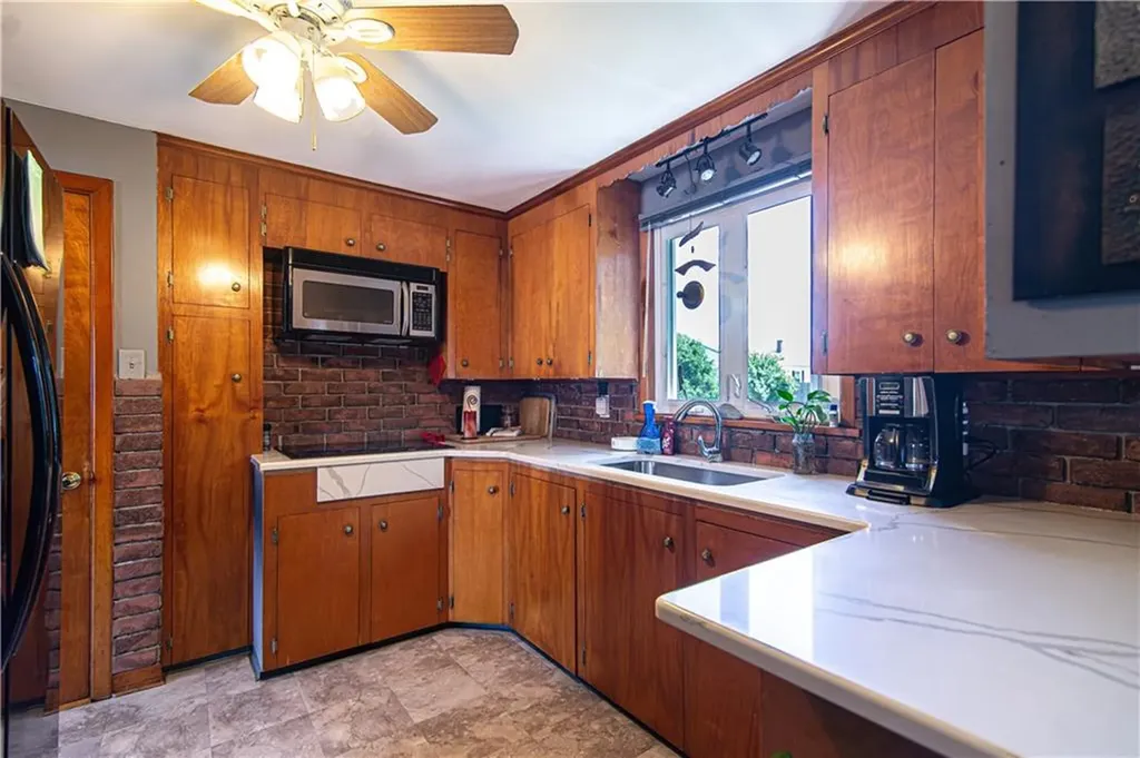 153 Beardsworth Road Tiverton RI 02878