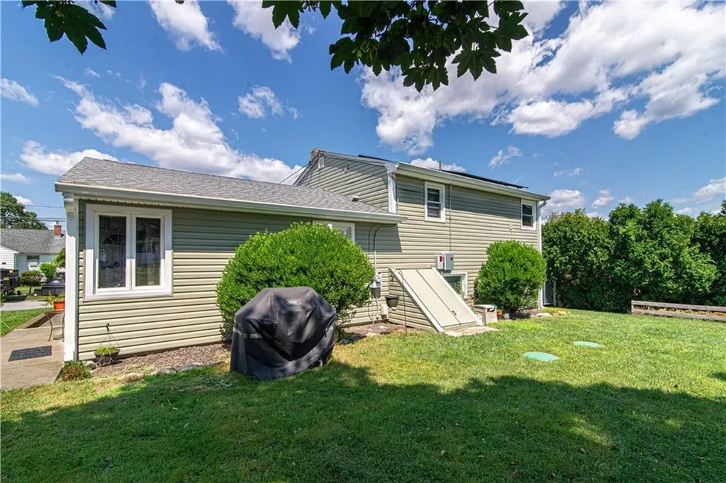 153 Beardsworth Road Tiverton RI 02878