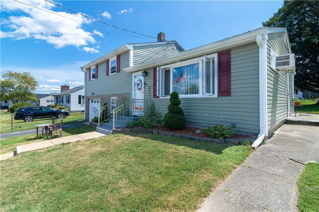 153 Beardsworth Road Tiverton RI 02878