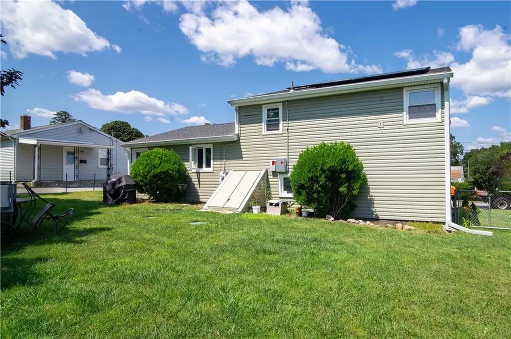 153 Beardsworth Road Tiverton RI 02878
