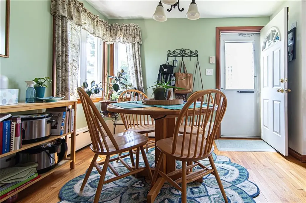 153 Beardsworth Road Tiverton RI 02878