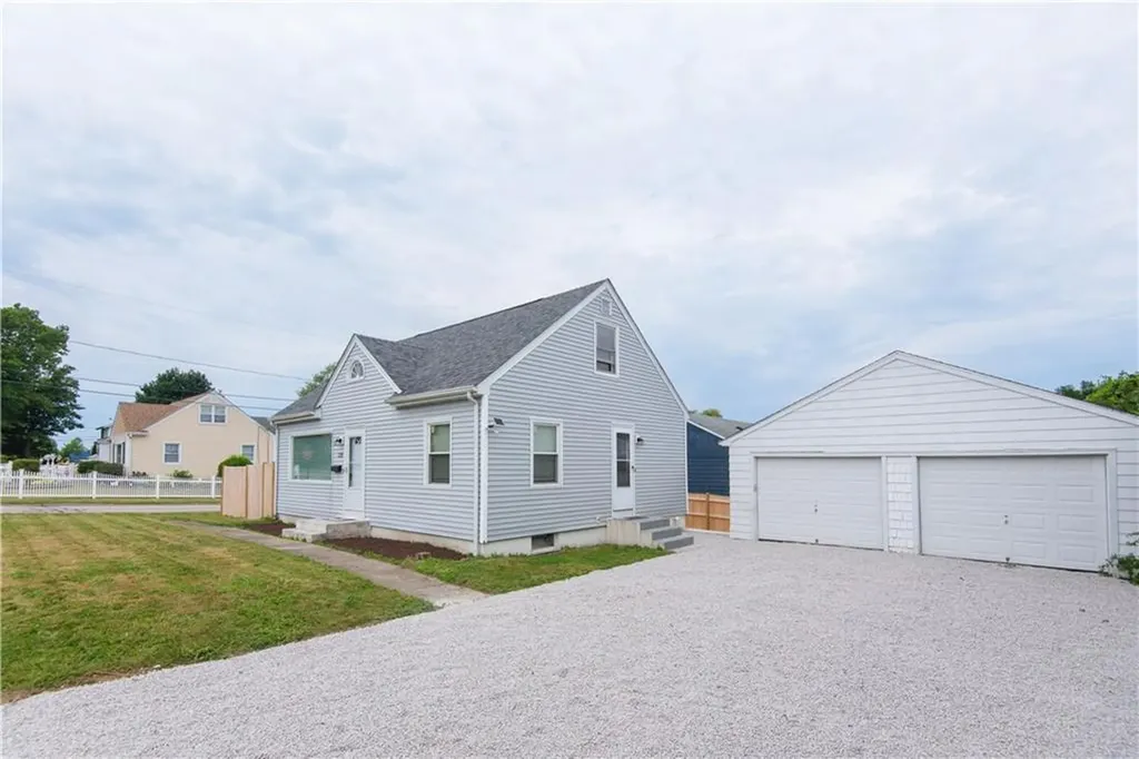 223 Maple Avenue Newport RI 02840