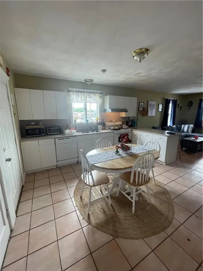 1672 Cranston Street Cranston RI 02920