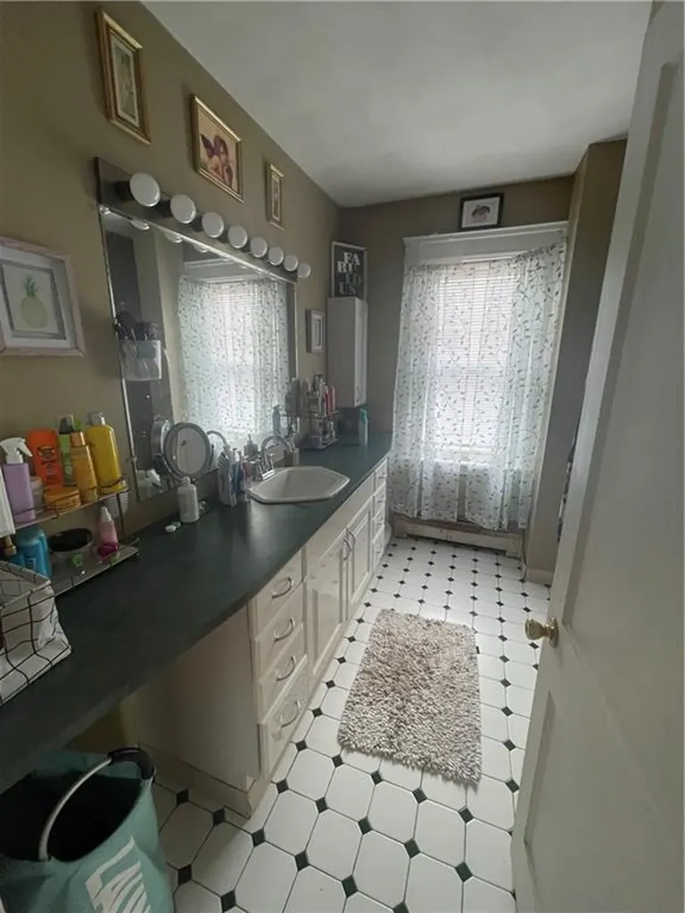 1672 Cranston Street Cranston RI 02920