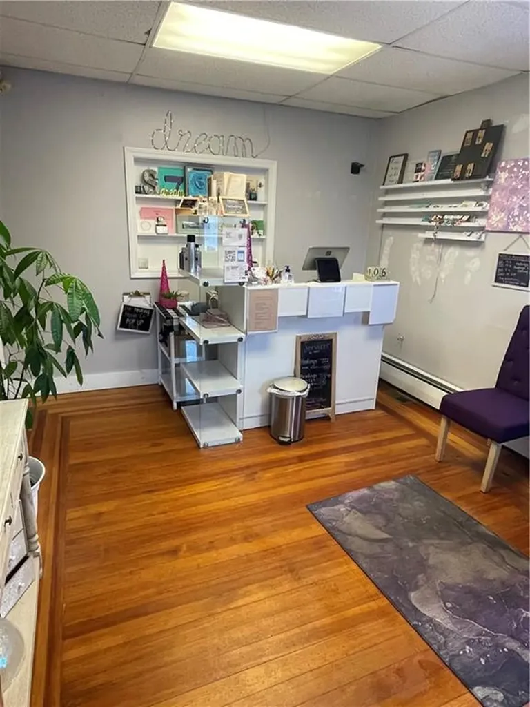1672 Cranston Street Cranston RI 02920