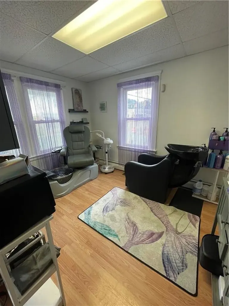 1672 Cranston Street Cranston RI 02920
