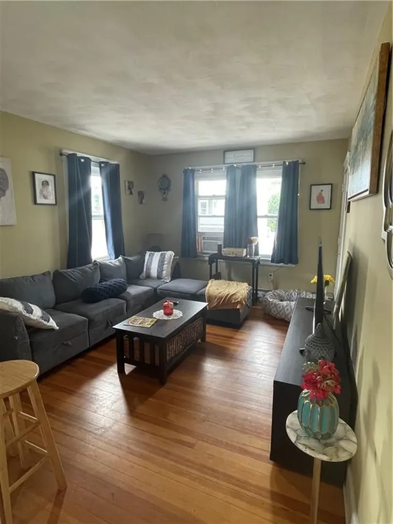 1672 Cranston Street Cranston RI 02920