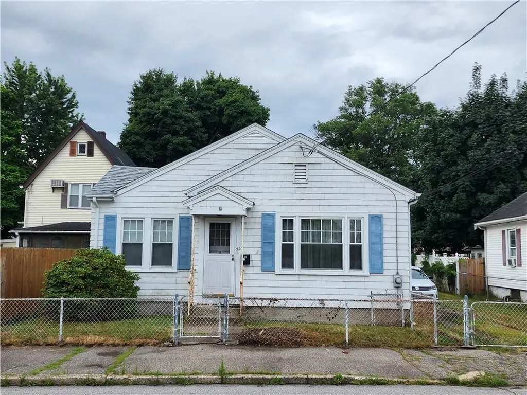 52 West Lawn Avenue Pawtucket RI 02860
