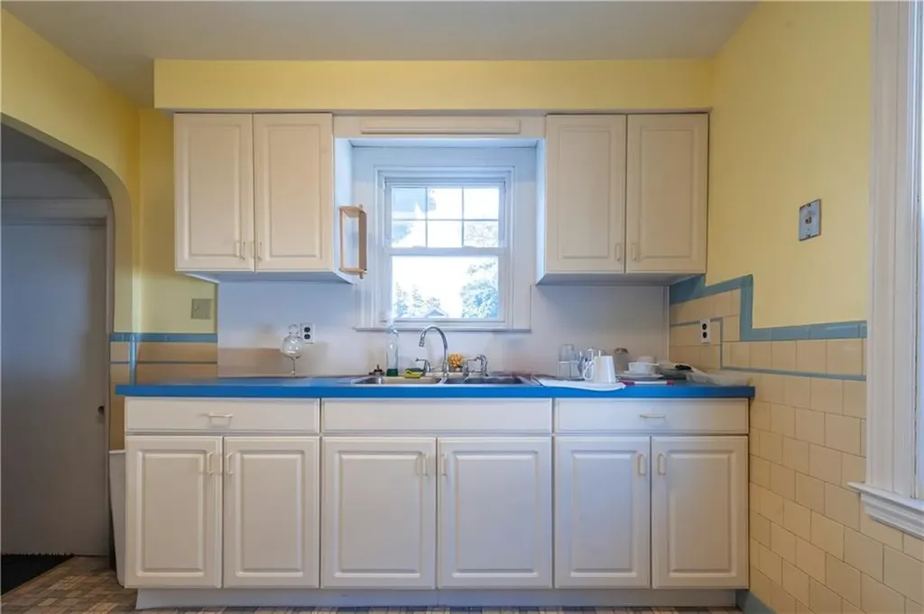 52 West Lawn Avenue Pawtucket RI 02860