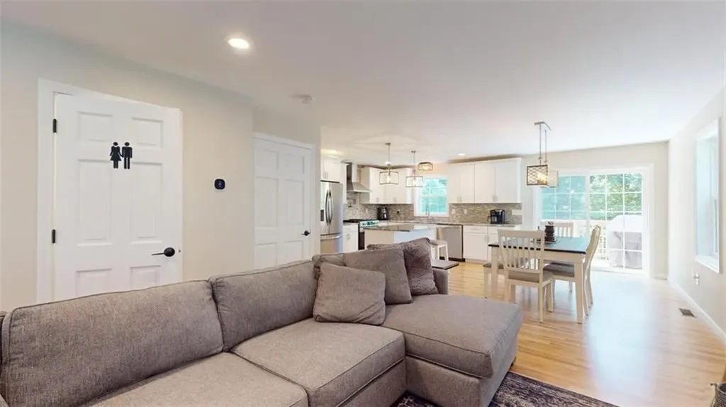 124 Johnson Road Foster RI 02825