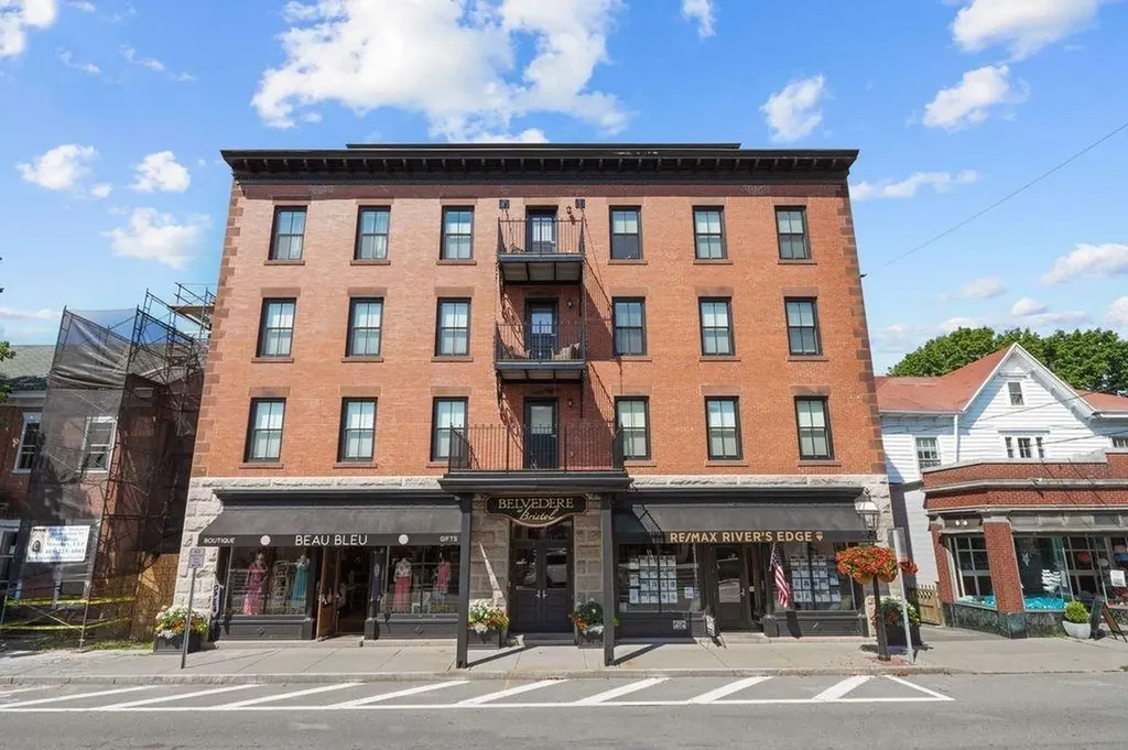 423 Hope Street Bristol RI 02809