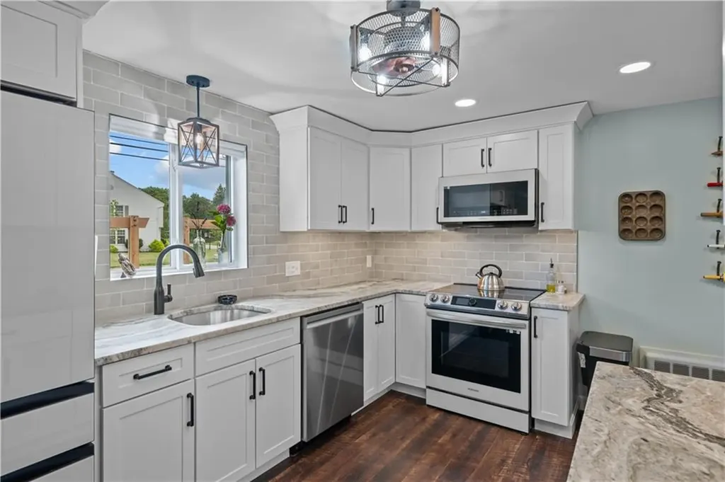 76 Sweetfern Road Warwick RI 02888