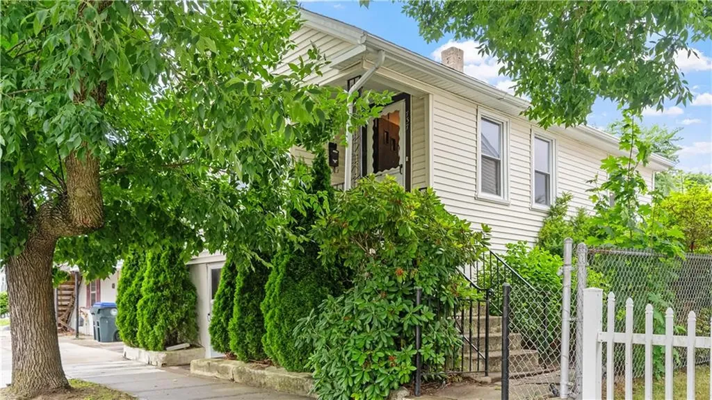 737 Academy Avenue Providence RI 02908