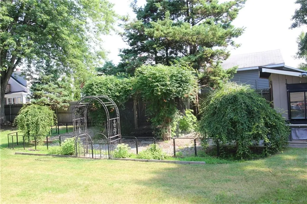 98 Nassau Street East Providence RI 02914