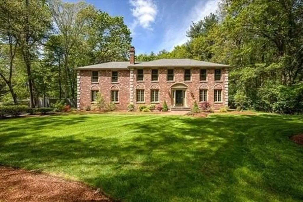 12 Pheasanthill Road Norfolk MA 02056