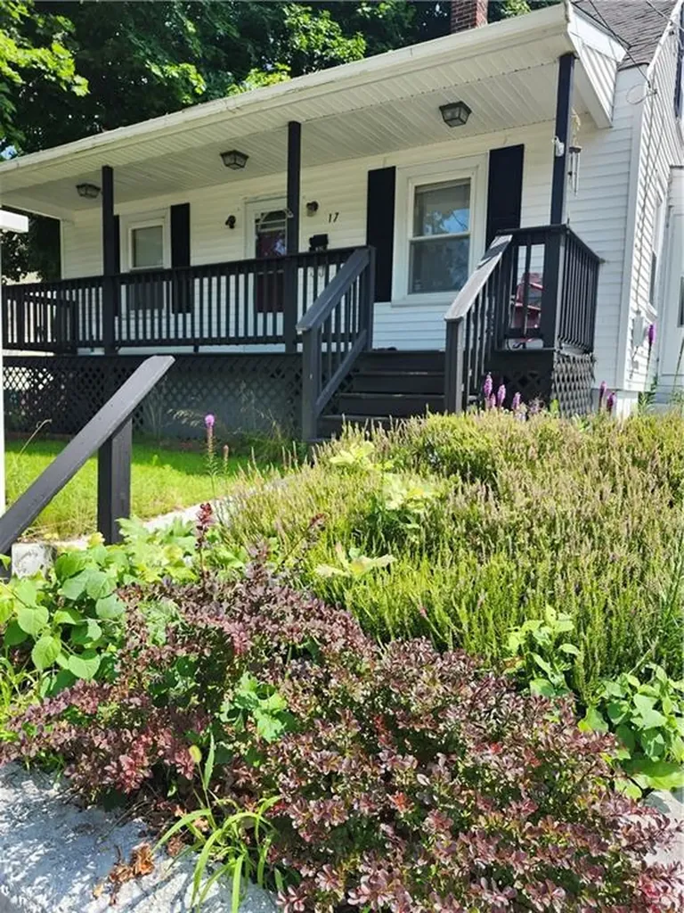 17 6th Avenue Woonsocket RI 02895