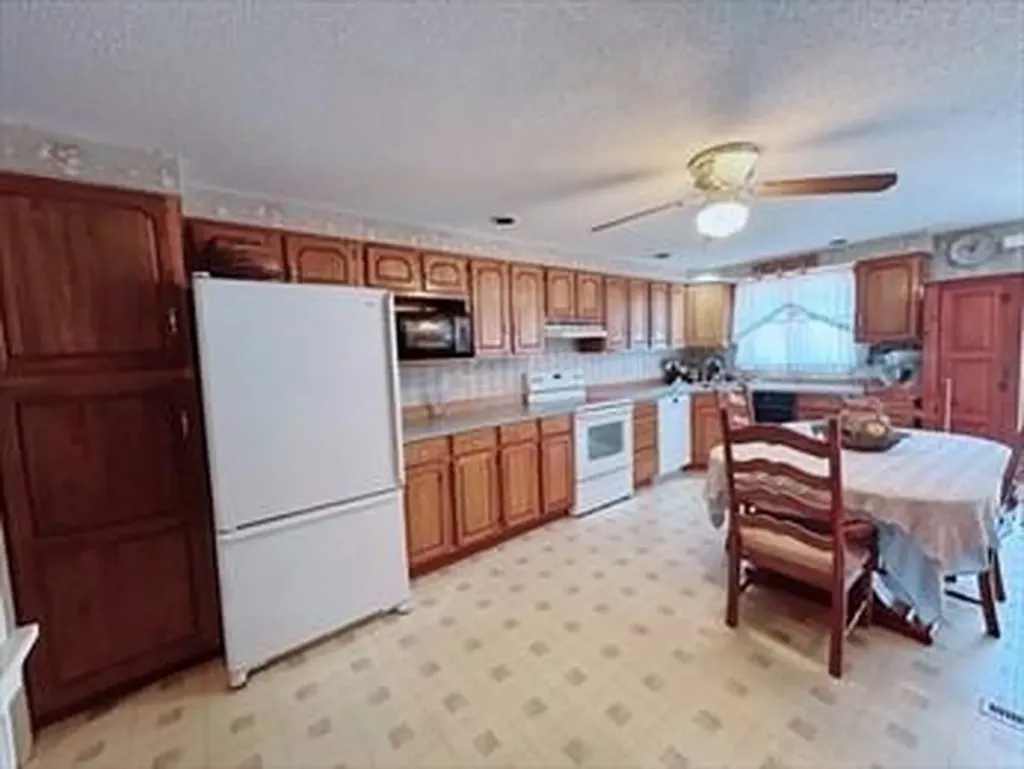 28 Carl Drive Tiverton RI 02878