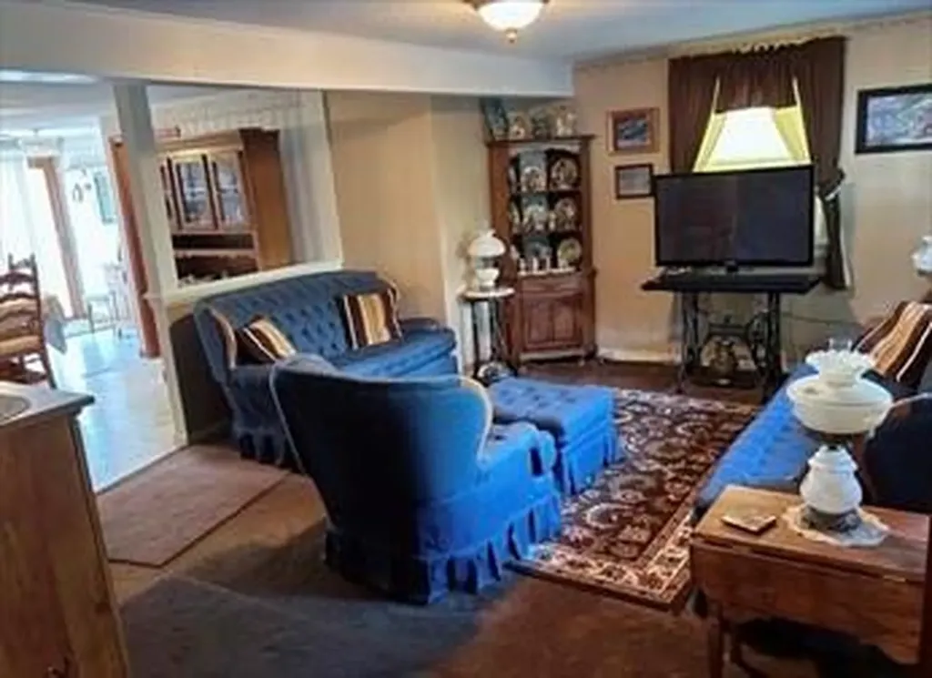 28 Carl Drive Tiverton RI 02878