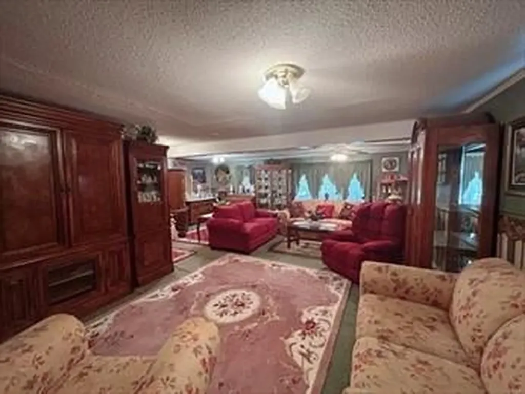 28 Carl Drive Tiverton RI 02878
