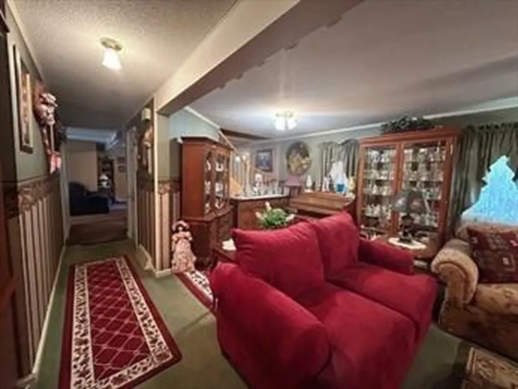 28 Carl Drive Tiverton RI 02878