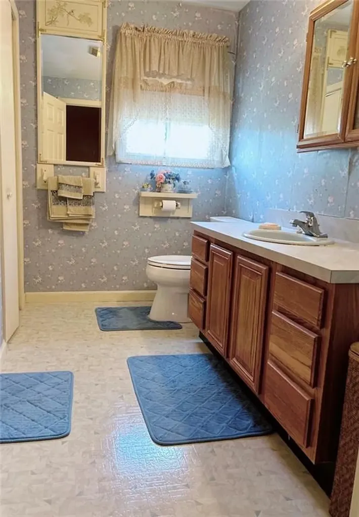28 Carl Drive Tiverton RI 02878
