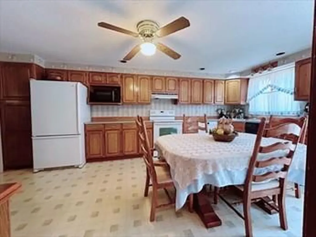 28 Carl Drive Tiverton RI 02878