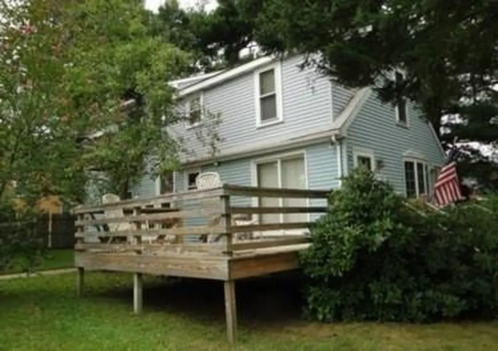 19 Potter Street Cranston RI 02910