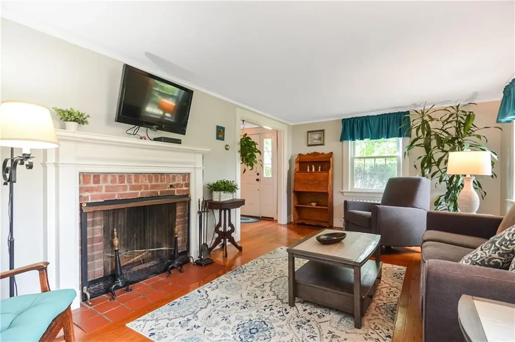 443 Victory Highway North Smithfield RI 02896