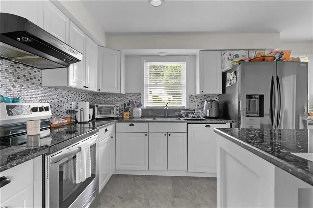 15 Balsam Avenue Middletown RI 02842